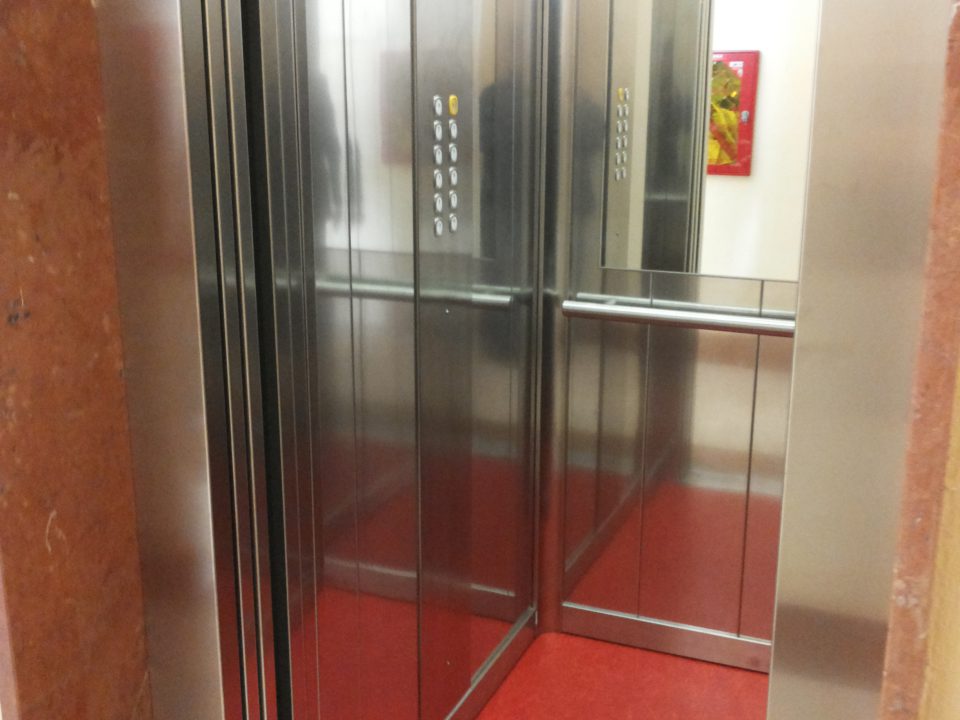 Interno ascensore a Rho (MI)