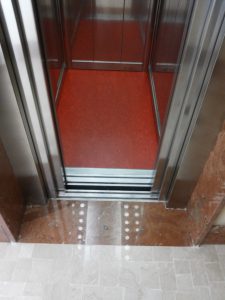 Interno ascensore condominiale Milano Rho