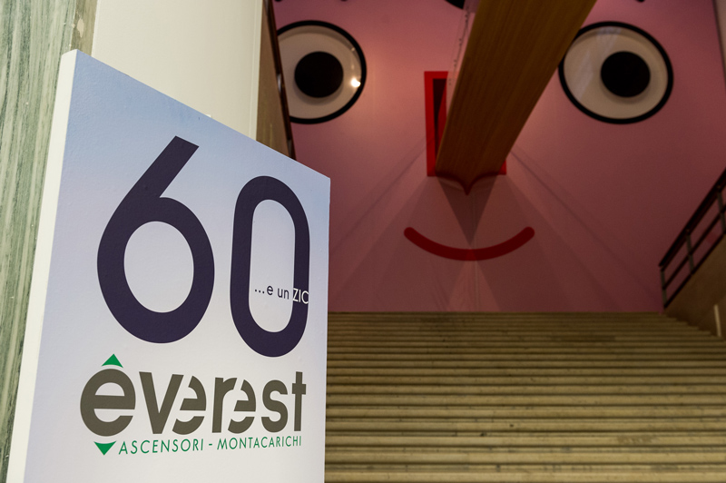 60 di Everest, ascensorista a Milano