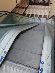 Manutenzione scale mobili centri commerciali
