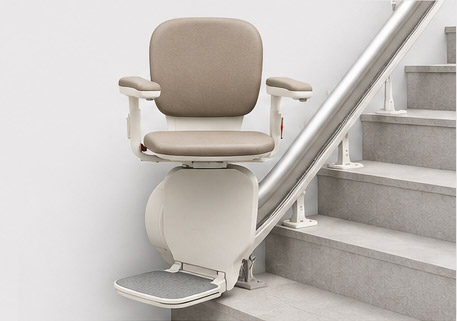 guida-mobilita-disabili-soluzione-montascale-poltroncina Mobilità per disabili: tutte le soluzioni per eliminare le barriere architettoniche